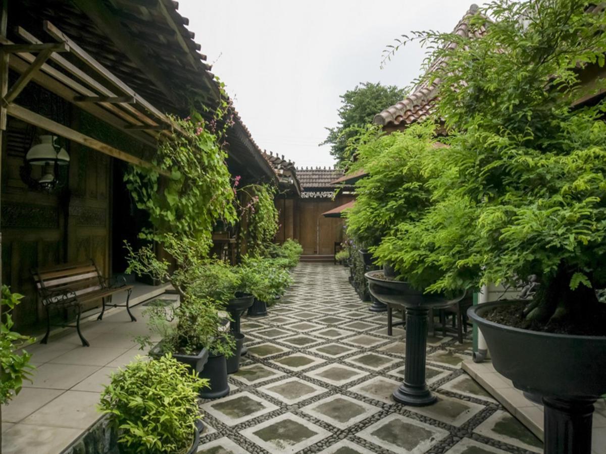 Отель Reddoorz Syariah @ Lempuyangan Джокьякарта Экстерьер фото
