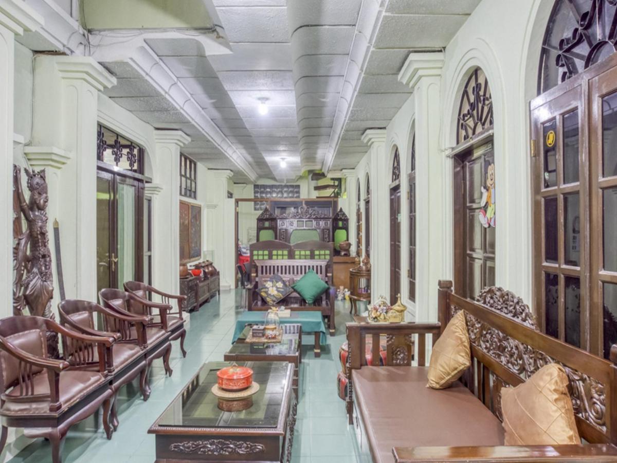 Отель Reddoorz Syariah @ Lempuyangan Джокьякарта Экстерьер фото