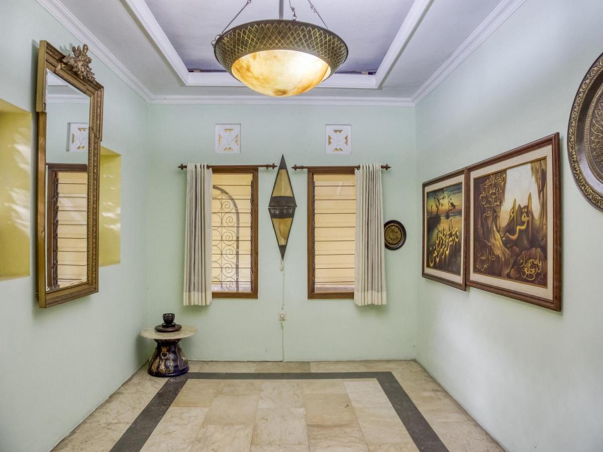 Отель Reddoorz Syariah @ Lempuyangan Джокьякарта Экстерьер фото